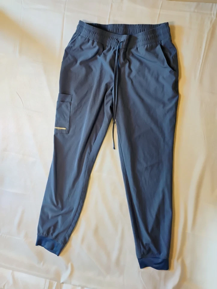 Lot of 4 Scrubs - 3 Bottoms 1 Top Dickies Skechers MedCouture Sctubstar Medium - Image 4 of 4