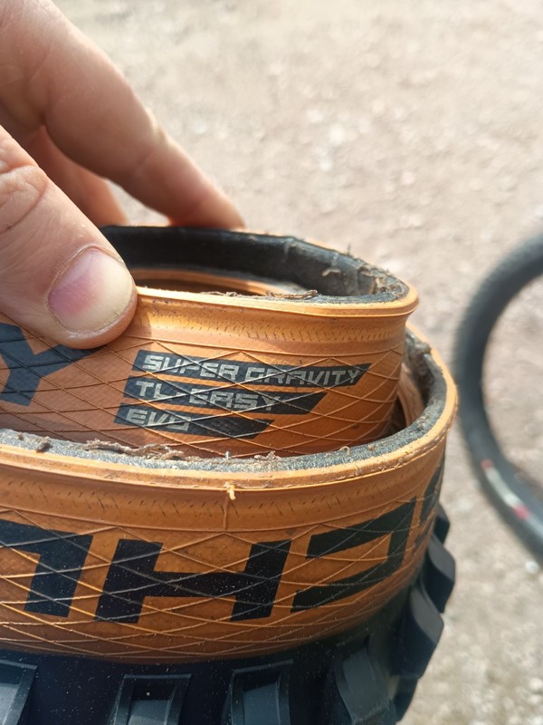 Schwalbe Big Betty bronze/tanwall tyre 27.5 x 2.4" Super Gravity Addix Soft