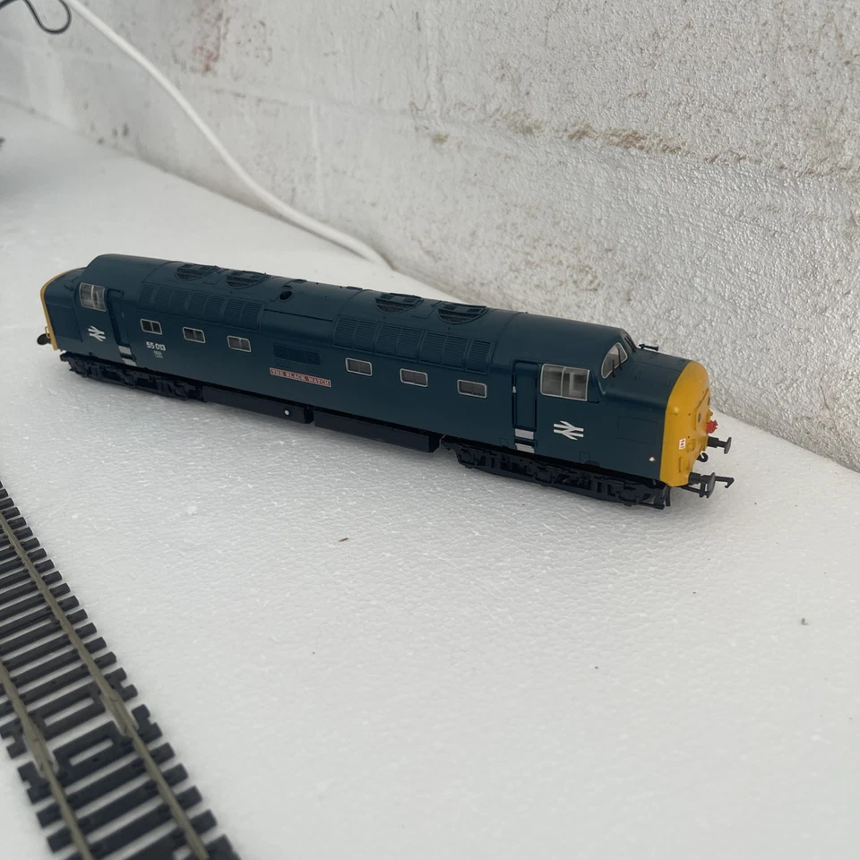 Bachmann Deltic Class 55 “The Black Watch” 32-528 - Image 3 of 3