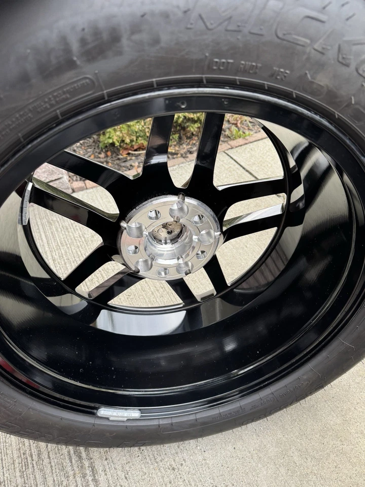 Dodge Challenger carrocería ancha Demon 170 17x11 18X18 ruedas forjadas Mickey Thompson Foto 4 de 4