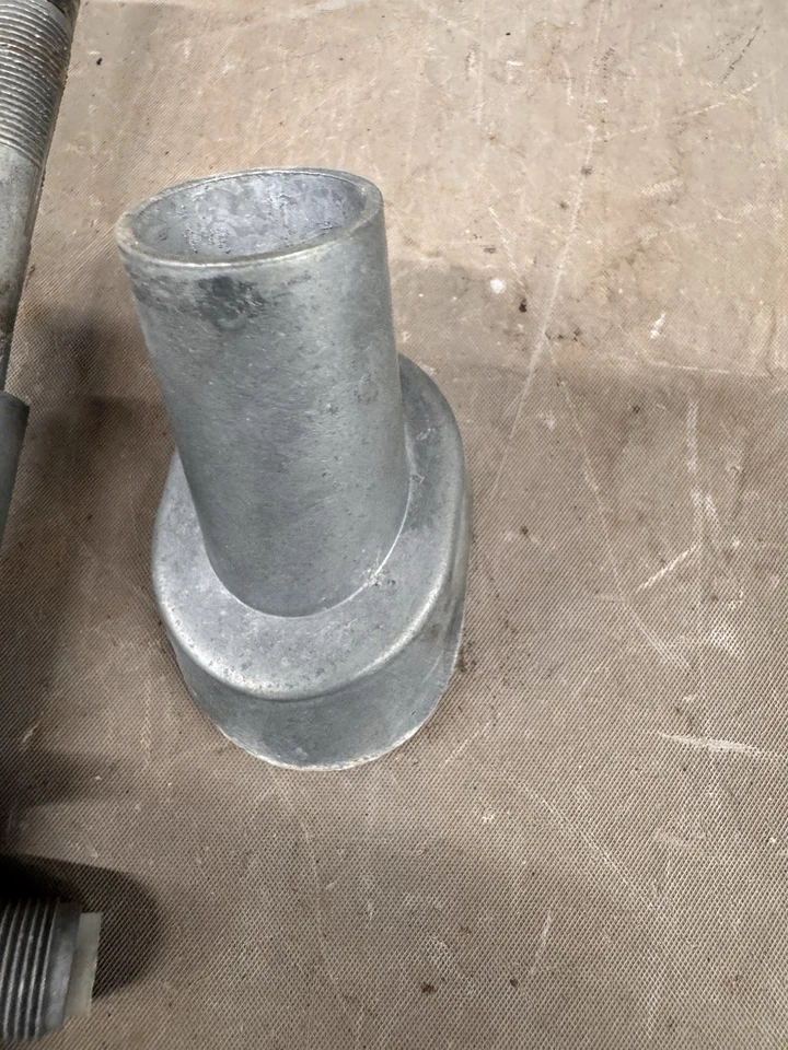 1961 - 1964 雪佛兰 Impala Belair 收音机天线底座 25 美分 1/4 面板安装挡泥板 — 第 3/4 张图片