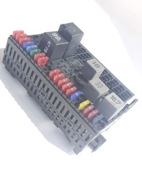 Cabin Fuse Box OEM Volkswagen Eurovan 2000 - Image 2 of 4