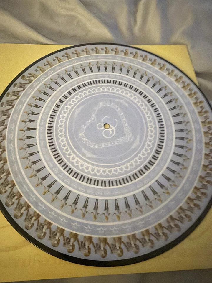 Sabrina Carpenter blood records short and sweet disc 2 only!! Vinyl record - Image 4 of 4