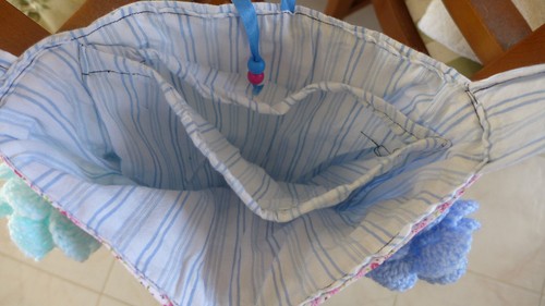 Borsa trapuntata a mano rosa e blu con uno speciale pizzo all'uncinetto + fiori - Picture 8 of 12