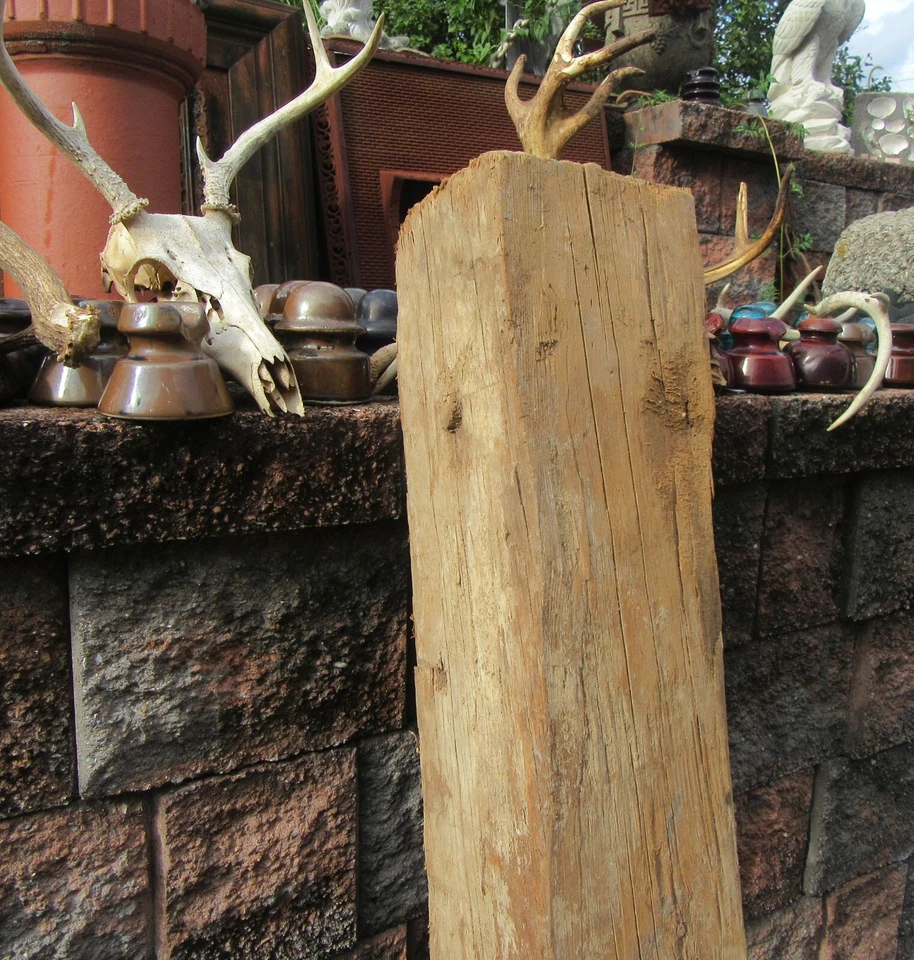 Antigua arquitectura madera granero viga poste Hayloft escalera riel lateral abrigo Foto 2 de 4