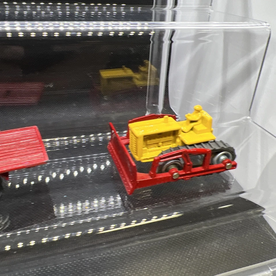 MATCHBOX EMITIDO EN JAPONÉS - CAMIÓN CONTENEDOR VOLVO [ROJO] COMO NUEVO CON TOPADORA Lesney Repo Foto 3 de 4