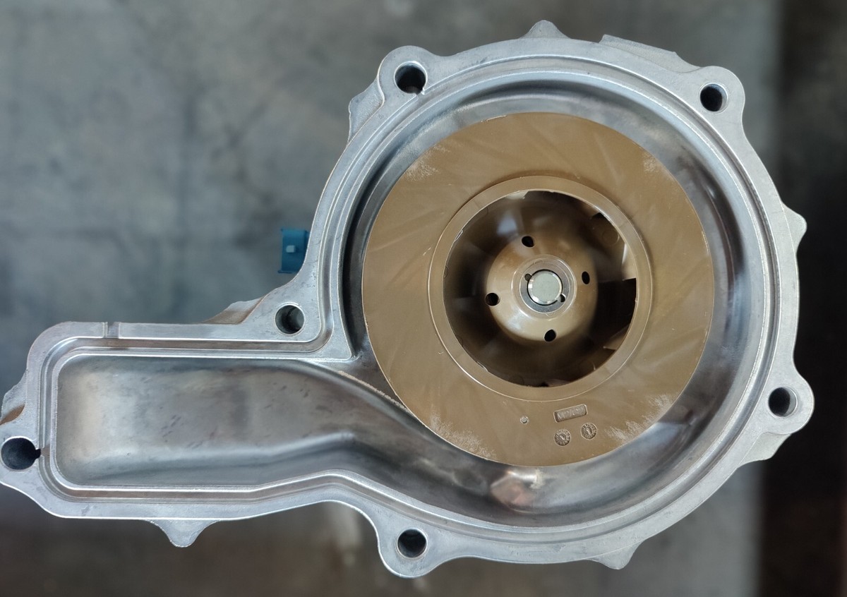Volvo Mack Water Pump with Clutch KIT NEW OEM 85151955/ 85152423 