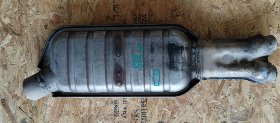 OEM BMW CENTER EXHAUST MUFFLER SILENCER PIPES E60 E61 5 SERIES 525i 530i 04-05 - Image 3 of 4