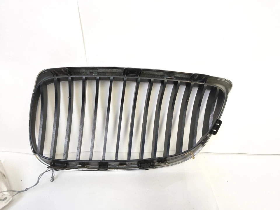 Parrilla de parachoques superior delantera derecha BMW 330CI 2001-2006 51137064318 OEM Foto 3 de 4