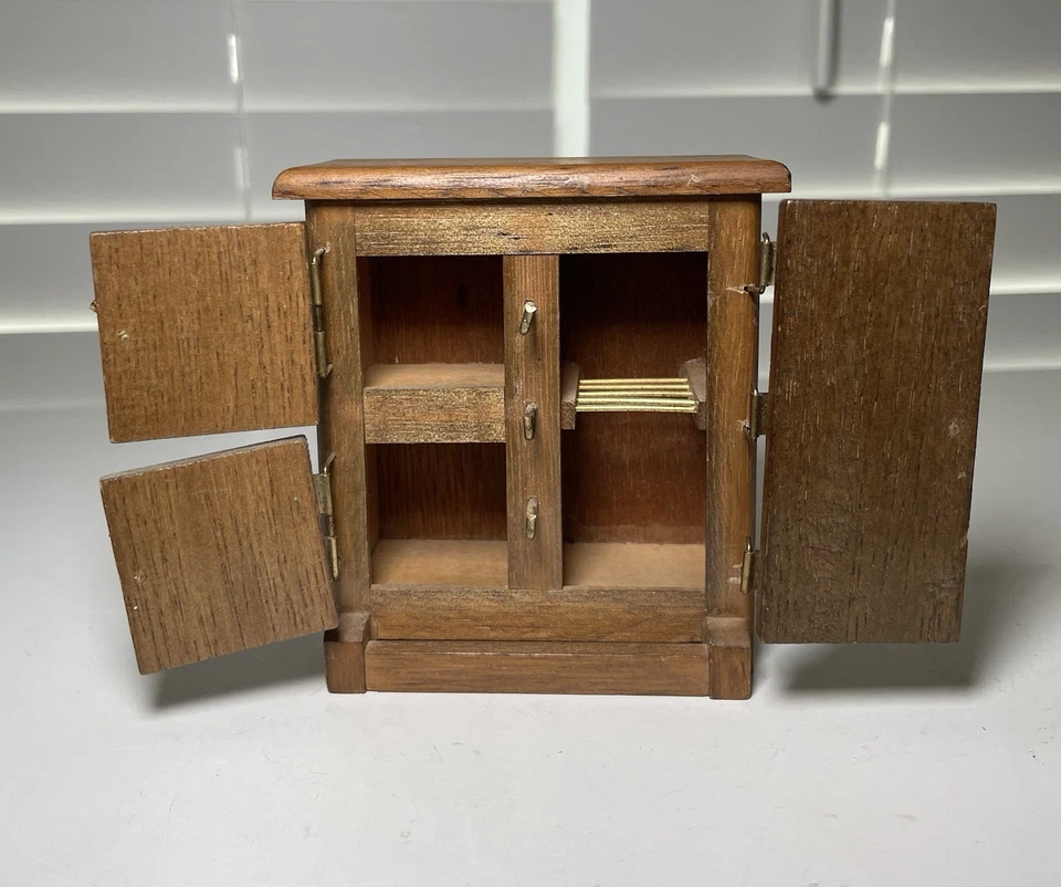 Caja de hielo de muebles de casa de muñecas vintage en miniatura Concord 1:12 Foto 2 de 4