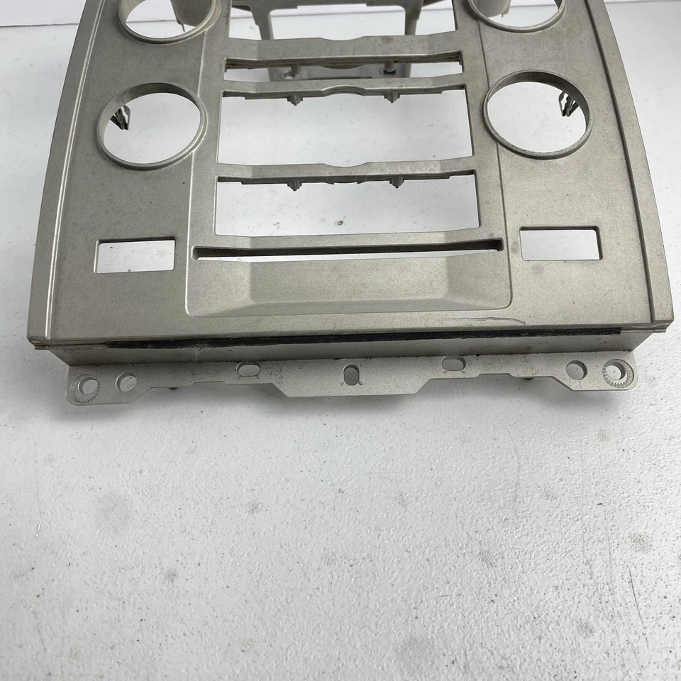 Moldura de rádio painel central Ford Escape 2008-2010 acabamento prata fabricante de equipamento original Mercury Mariner - Imagem 3 de 4