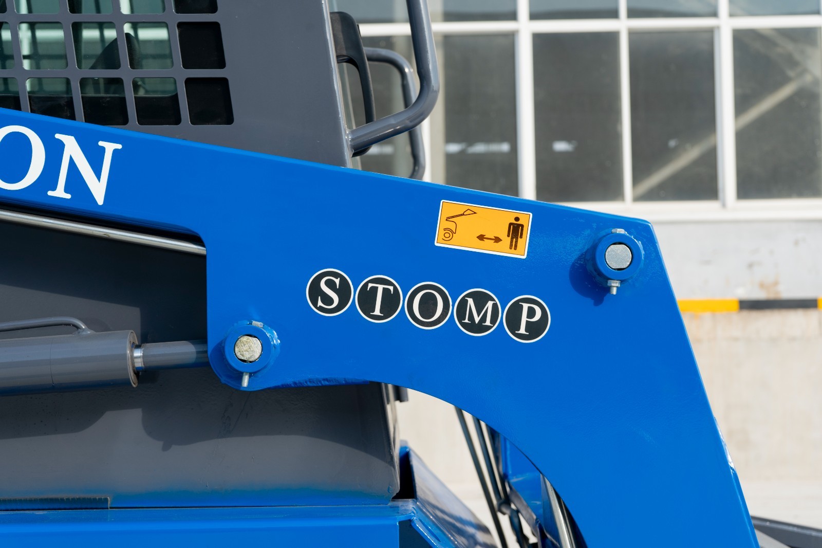 Stomp Ton TYPHON STOMP 509 25HP Kubota D1105 1.4 Ton EPA Skid Steer Loader Brand ...