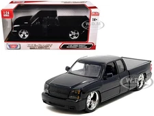 2006 CHEVROLET SILVERADO CUSTOM PICKUP BLACK 1/25 DIECAST BY MOTORMAX 79039