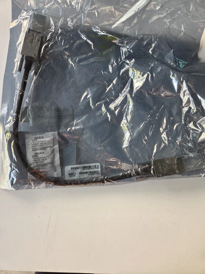 NUEVO Conjunto de cable Leoni Cisco Bladestack 0,5 metros 37-0891-01 L45593-E101-D5 Foto 2 de 2