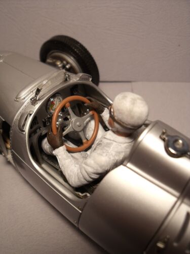 CMC 1/18 AUTO UNION C DRIVER BERND ROSEMEYER PAINTED FIGURE BY VROOM - Bild 4 von 7