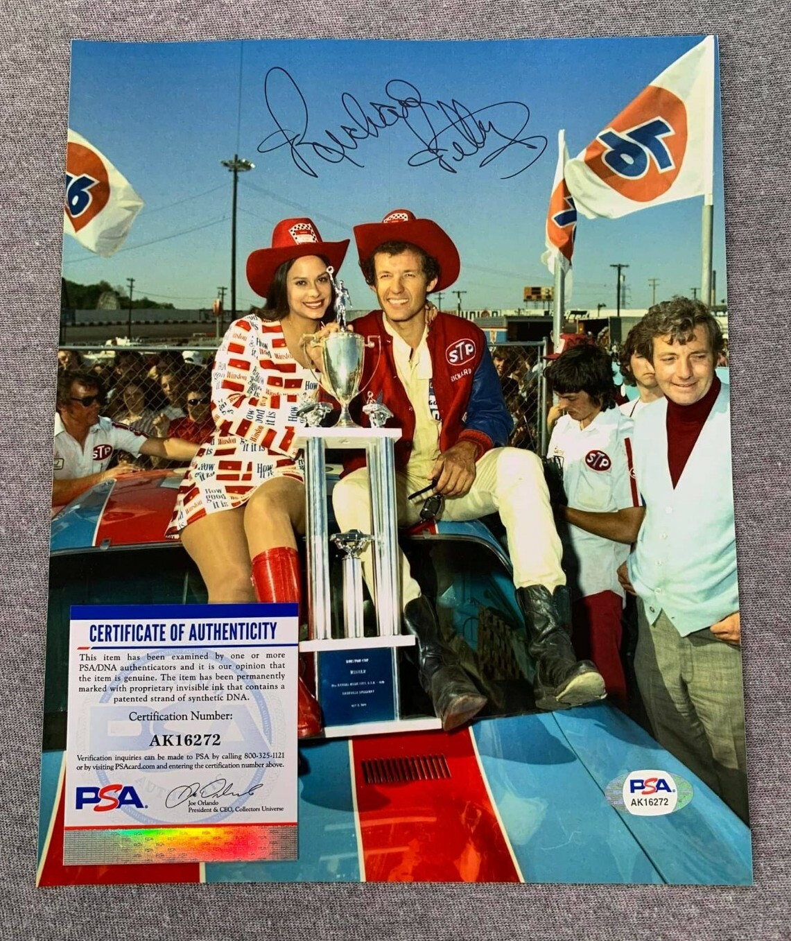 NASCAR GREAT RICHARD PETTY AUTOGRAPH 8x10 VICTORY PORTRAIT PHOTO PSA/DNA AK16272