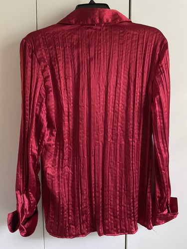 NWT Accordion Style Blouse Size M Red - Perfect As a Christmas Shirt/Top! - Picture 2 of 5