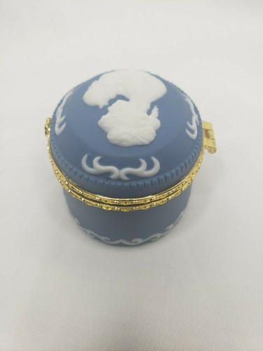 Vintage Mother/Child Cameo & Jewelry Jasperware - Picture 4 of 9