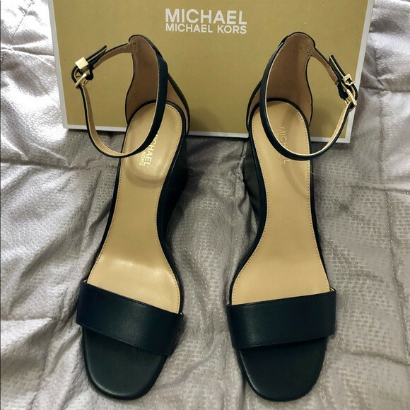 michael kors bella wedge