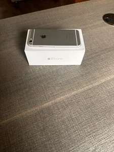 Apple iPhone 6 - 64GB - Silber (Entsperrt) A1586 (CDMA + GSM)