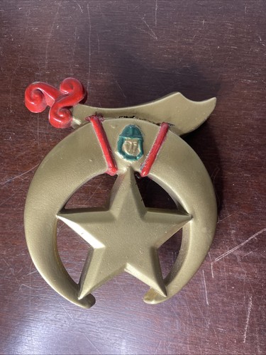VINTAGE SHRINER CRESCENT SCIMITAR SPHINX MASONIC CAR EMBLEM GRILL HOOD ORNAMENT - Picture 2 of 4