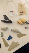 Flugzeugmodell Ersatzteile Sammlung FedEx Tri...