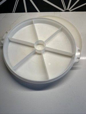 Tupperware 12 Inch Vegetable Relish Tray # 405-1 W/ Seal lid # 224-11