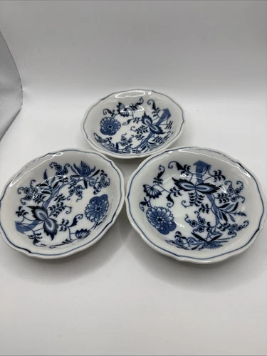 VTG Blue Danube small fruit/dessert Bowls  Blue onion Japan Set Of 3