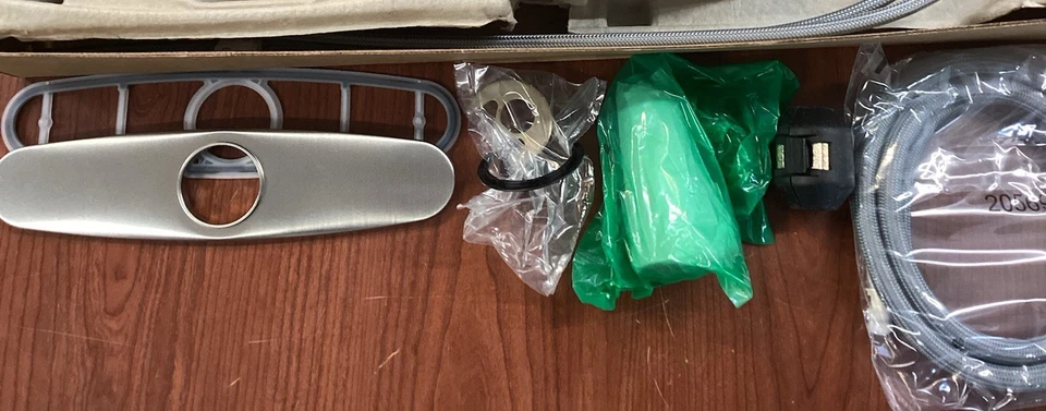 NUEVO MOEN 87966SRS Kaden Grifo de cocina abatible con mango en I de acero inoxidable B176 Foto 2 de 4