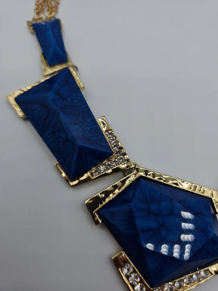 Amrita Singh | Collar Molino de Agua AZUL AUSTRIACO Cristal y Tono Dorado Foto 4 de 4