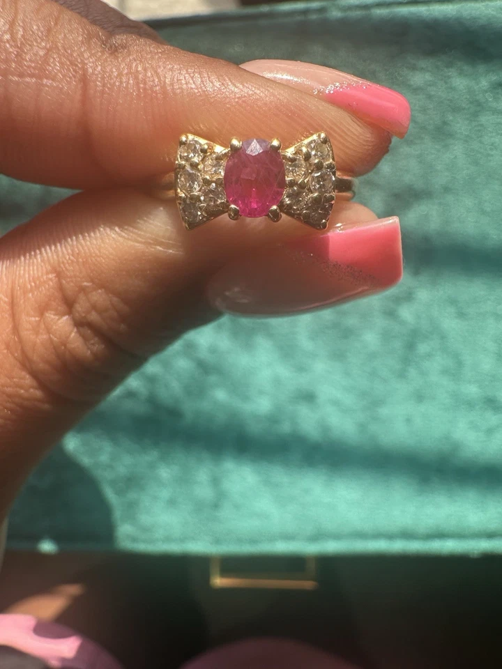 Anillo de pajarita de diamantes y rubíes de oro macizo de 18k vintage Foto 3 de 4