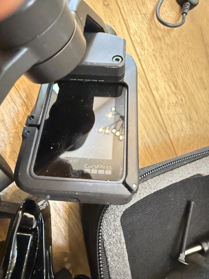 Cámara de acción GoPro HERO5 con accesorios cargador de batería cardán Foto 4 de 4