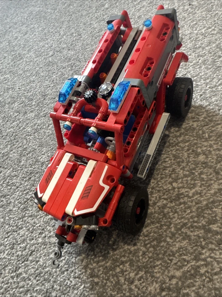 LEGO Technic 42075 First Responder, photo 2 of 5