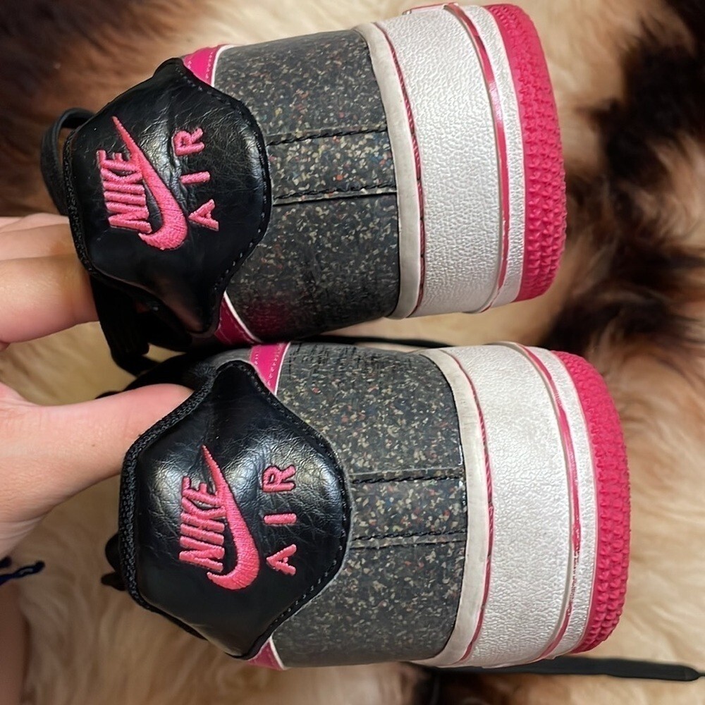 Nike Air Force 1s Low Black Vivid Pink Sneakers thumbnail 5