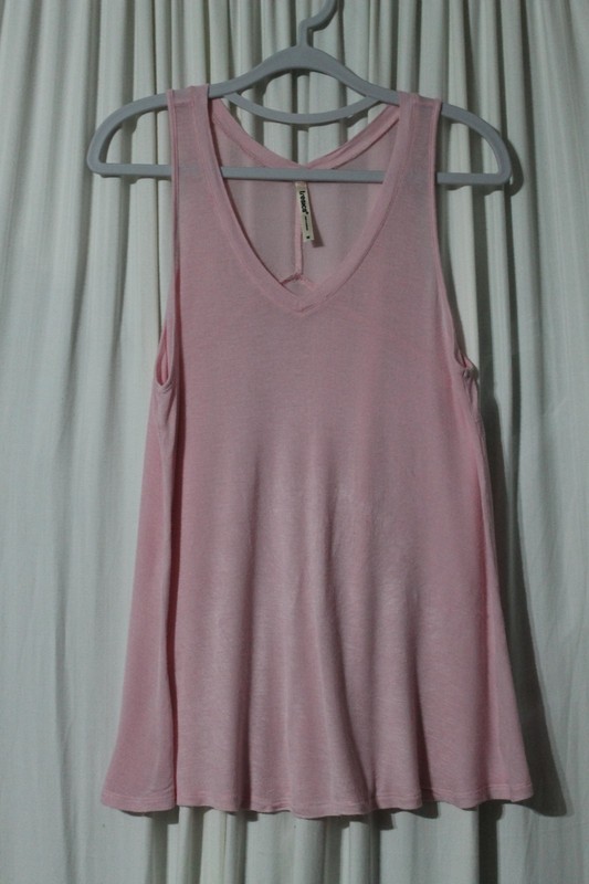 Tresics Tanktop V Neck Size Medium Light Pink