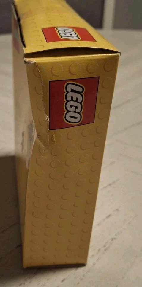 Lego VIP Buildable 2x4 Red Brick Set 6313287 New Sealed (BOX IN BAD CONDITION) - Image 3 of 4