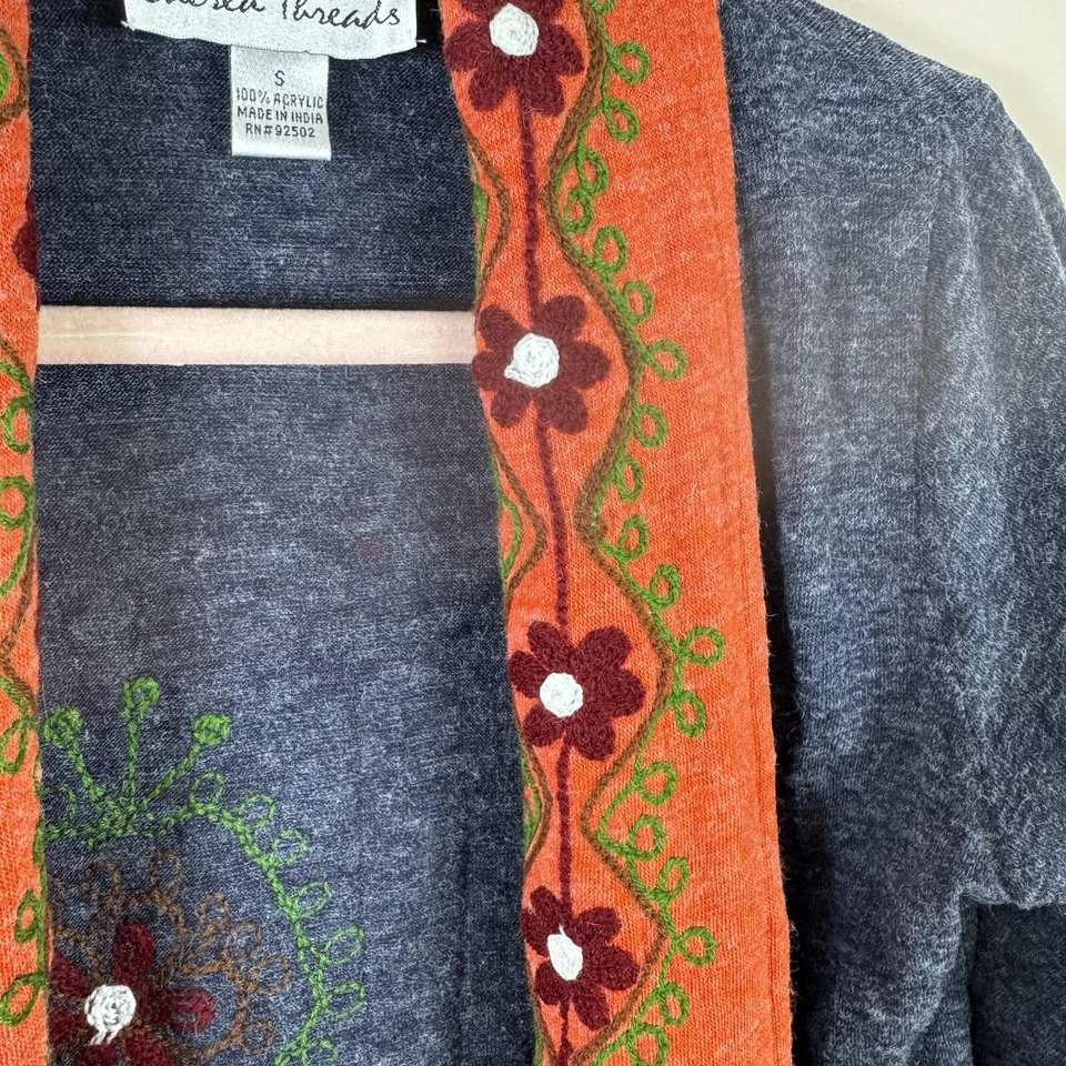 SACRED THREADS Mujer Talla S Gris Naranja Boho Floral Bordado Cárdigan Suéter Foto 4 de 4