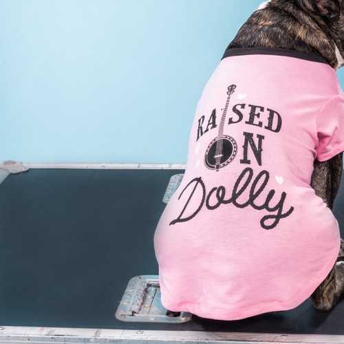 Dolly Parton Doggy Parton ""Raised on Dolly"" rosa T-Shirt für Hunde Größe S Small - Bild 12 von 15