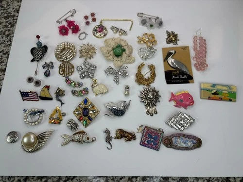 BIG LOT OF VIntage costume jewelry brooches & More  1lbs +