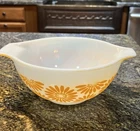 Vintage Pyrex Yellow Sunflower Daisy #442 Cinderella Nesting Mixing Bowl 1.5 QT