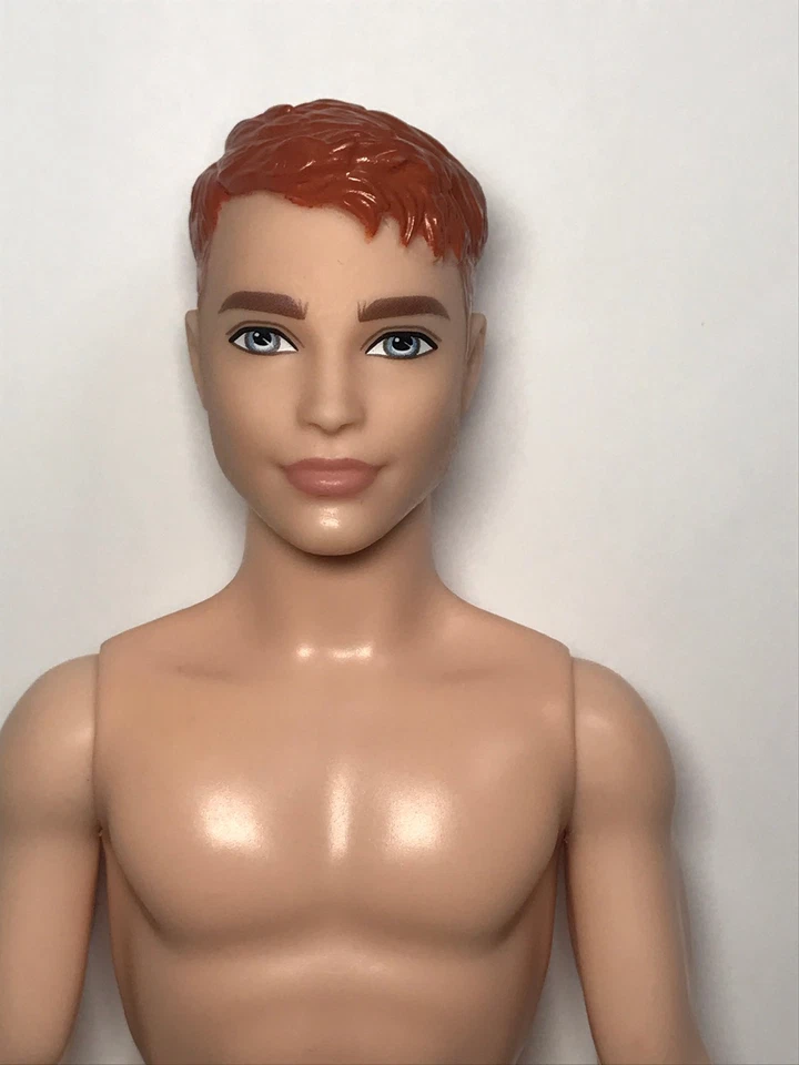 Barbie desnuda 2019 Fashionistas #139 pelo rojo ojos azules muñeca Ken GHW67 masculina Foto 2 de 4