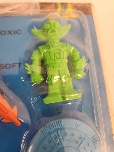 VTG NEW ON CARD Diener SPACE RAIDERS Rubber Toy Erasers Ships Alien's - Picture 5 of 12