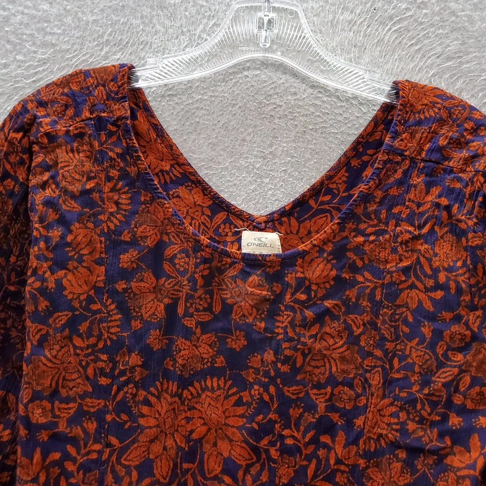 Blusa floral roja mediana O'Neill para mujer manga 3/4 cuello redondo Foto 2 de 4