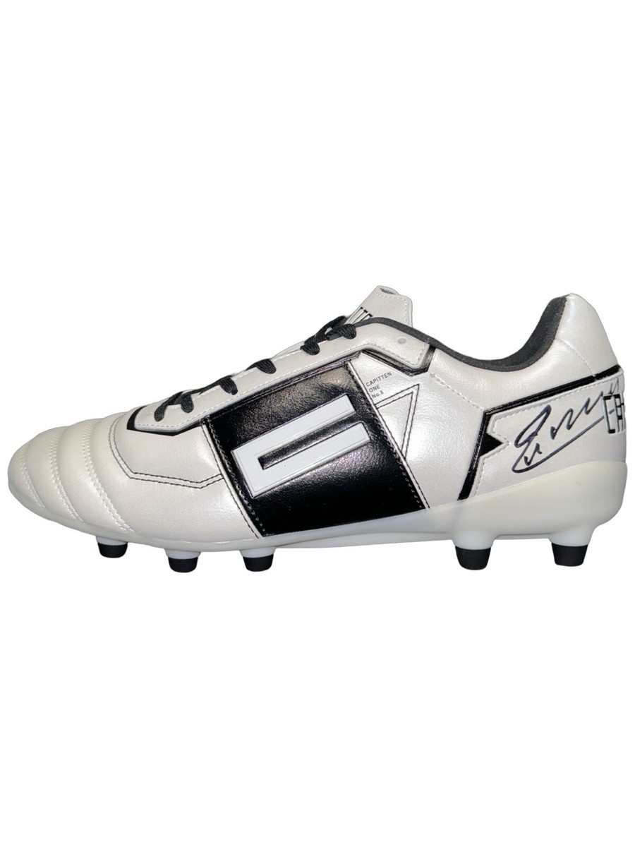 andres iniesta football boots