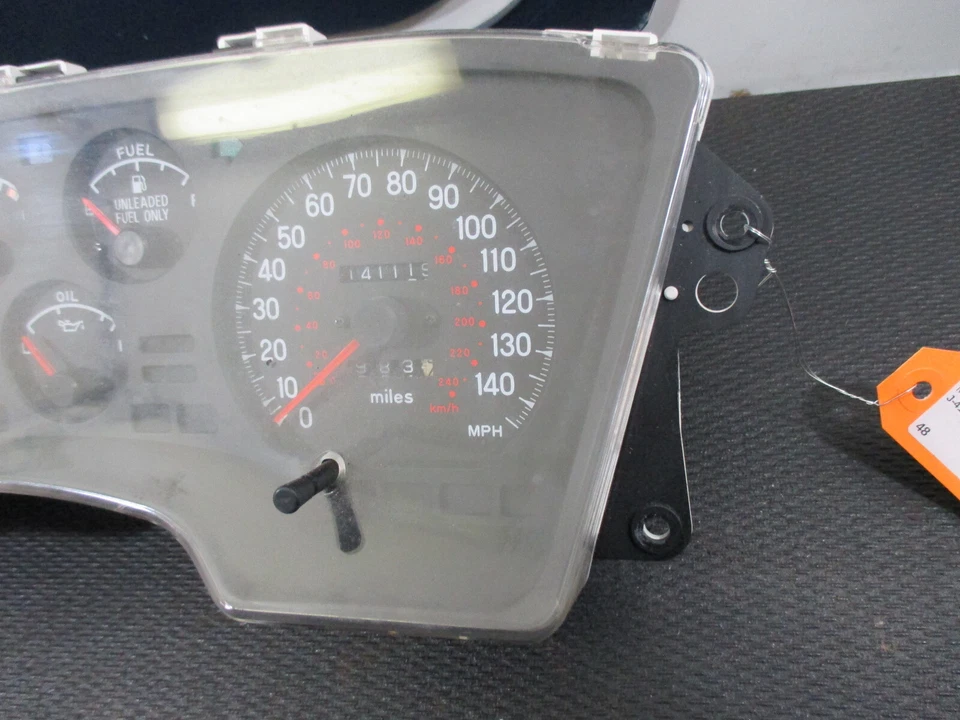 1992 Plymouth Laser 1.8L painel de instrumentos automático (141.119 milhas) - Imagem 3 de 4