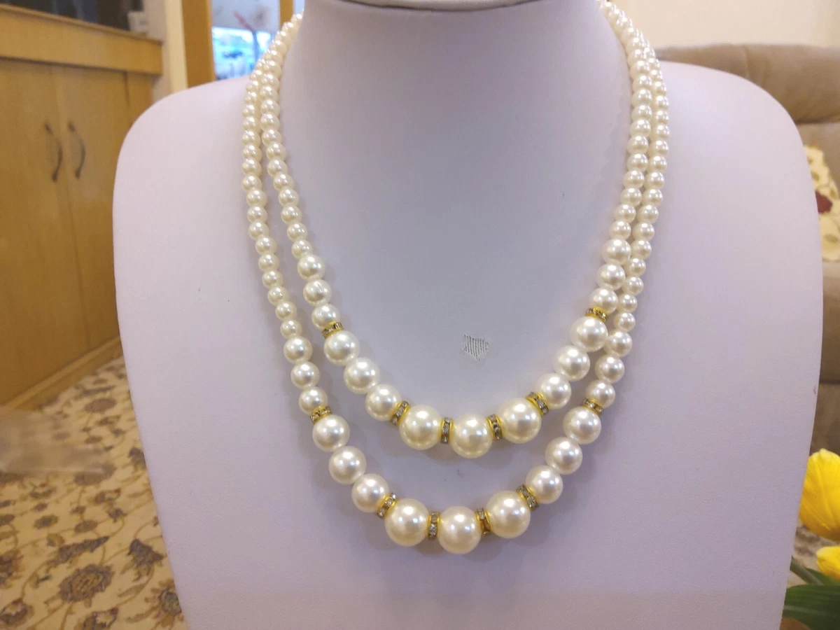 White faux store pearl necklace