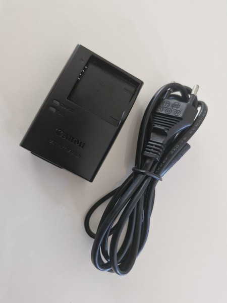CANON  CB-2LFE CARGADOR DE BATERIA ORIGINAL - EN BUENAS CONDICIONES-FULL WORKING