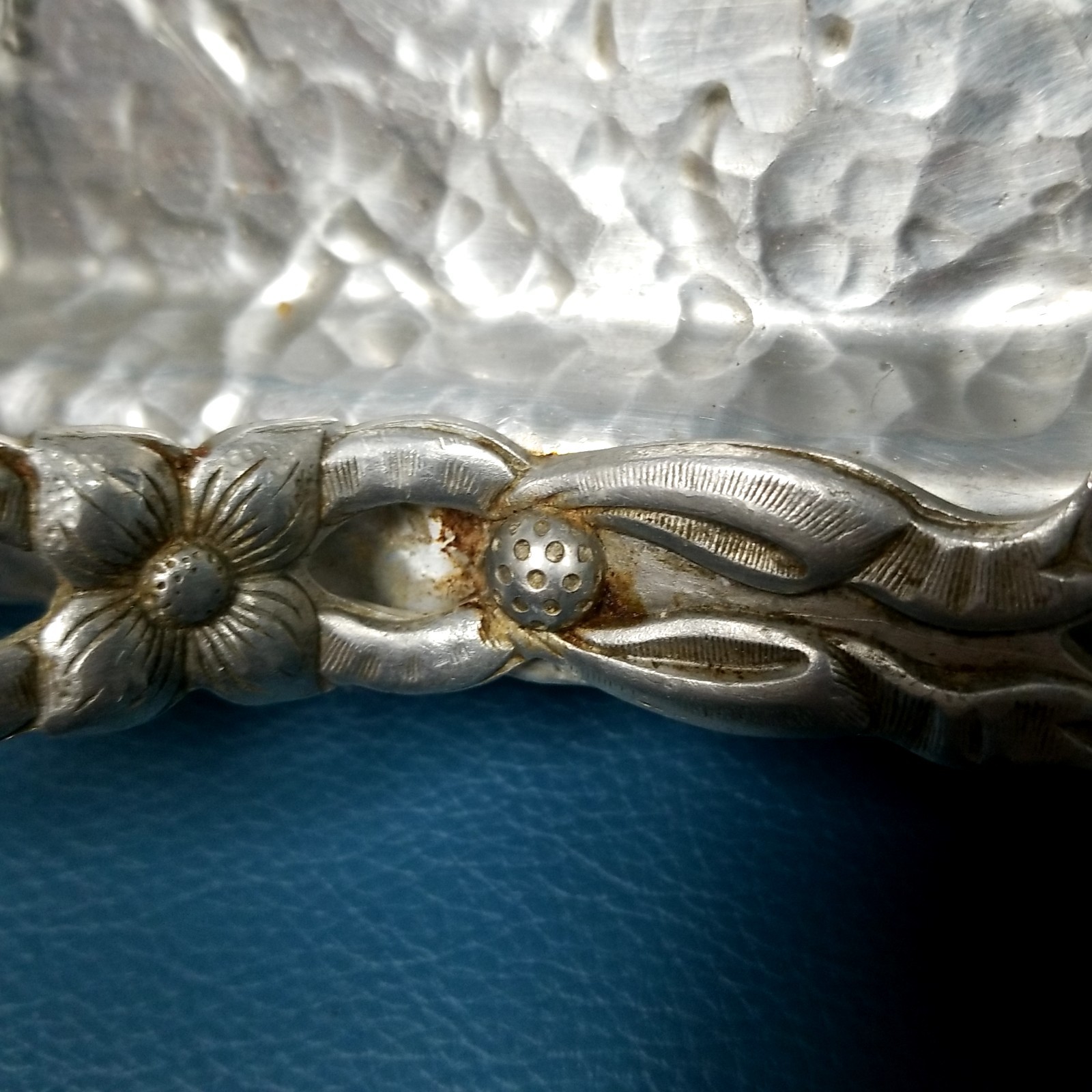 VTG MCM Hammered Aluminum Serving Tray Etched Tulips Floral Bow Handles