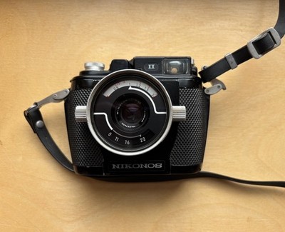 Nikonos II Nikkor 35 2.5 フィルムカメラ 黒　水中 Nikon Nikonos II Camera with 35mm f2.5 Lens | Blue Moon Camera