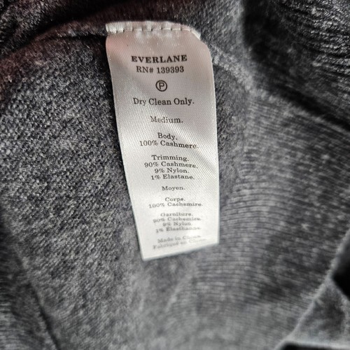 Everlane Women's Size Medium Gray 100% Cashmere Classic V-Neck Pullover Sweater - Picture 3 of 6